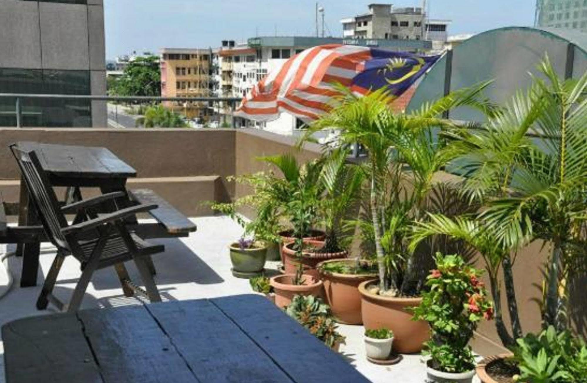 Hostel Borneo Backpackers Kota Kinabalu Zewnętrze zdjęcie